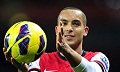 Walcott perpanjang kontrak...