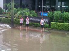 Banjir, KPK libur