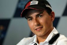 Jorge Lorenzo pantau...