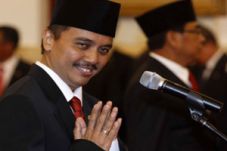 Demi masyarakat, Menpora...