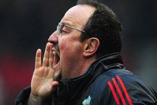 Benitez kebakaran jenggot