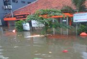 Banjir, beberapa kantor...