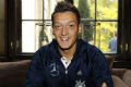 Patung lilin Mesut Ozil...