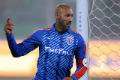 Anelka segera berbaju...