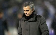 Meski digoyang, Mourinho...