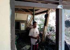 Tanah longsor hantam...