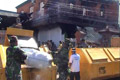 Warga bersihkan rumah...