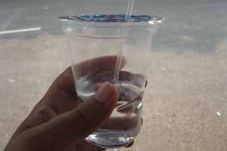 Ribuan gelas air mineral...