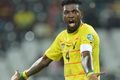 Adebayor keluhkan lapangan...