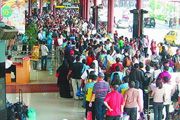 Penumpang angkutan udara...
