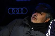 Madrid kalah, Mou salahkan...