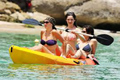 Di pantai Kelly Brook...