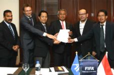 Selesaikan kisruh, PSSI-KPSI...