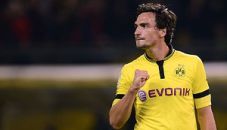 Mats Hummels selamatkan...