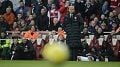 Dicemooh penonton, Wenger...