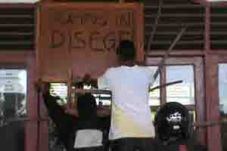 Didenda Rp100 ribu permahasiswa,...