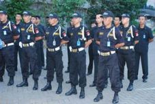 Satpam ambilalih peran...