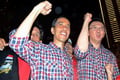 Robert Pires kasih baju...