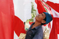 Pelempar bendera merah-putih...