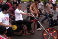 Bahas transportasi massal,...