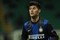 Skuad Inter di belakang...