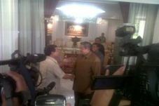 Diundang ke istana,...