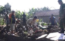 Banjir bandang, 2 rumah...