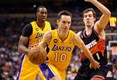 Dilumat Suns, Lakers...