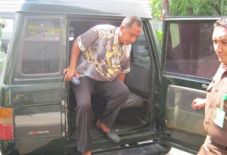 Buron setahun, terpidana...