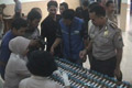 Ratusan polisi dan wartawan...