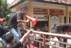 Demo Mahasiswa NTT di...