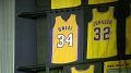 Lakers pensiunkan nomor...