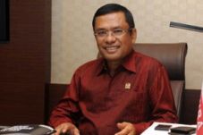 Biar tak terkesan rakus...