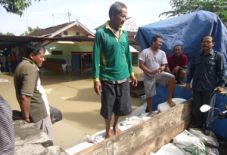 188 Pintu tanggul Bengawan...