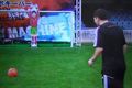 Messi ditantang robot...