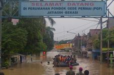 Banjir redam ribuan...