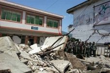 Gempa besar tewaskan...