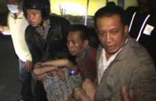 Rumah terbakar, seorang...
