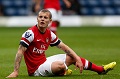 Cedera, Wilshere absen...