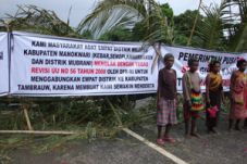 Akhirnya, blokade jalan...