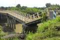 Jembatan ini putus diterjang...