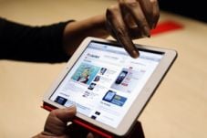 Distribusi Apple IPhone...