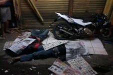Motor seruduk gerobak...