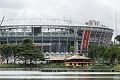 Hujan deras, atap Stadion...