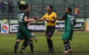 Wasit Muhaimin terlempar...