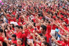Ribuan warga Solo rayakan...