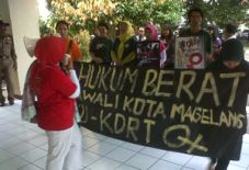Aktivis perempuan tuntut...