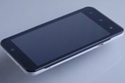 Smartphone dengan enam...
