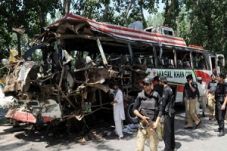 Bus kampus dibom, 11...