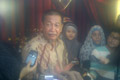 Pertama ngantor, Deddy...